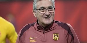 囊中羞涩！国足此前选帅预算100-120万欧，与名帅谈判起步价悬殊