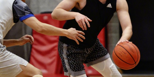 mk体育官网-THE1联赛测试赛众球员上脚球鞋品牌多样|照相馆|程球_新浪体育_新浪新闻