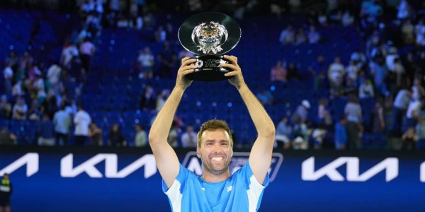 mk体育-业余球手夺一球致胜冠军！高芙贡献名面，周杰伦球都没碰到就出局