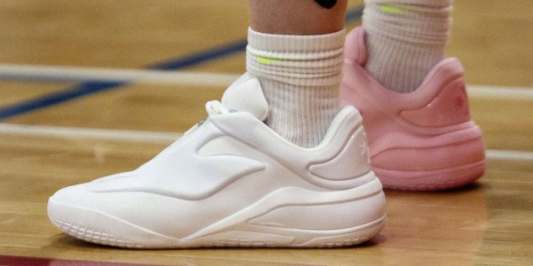 mk体育官网-THE1联赛测试赛众球员上脚球鞋品牌多样|照相馆|程球_新浪体育_新浪新闻