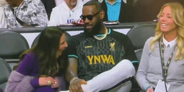 mk体育官网-内讧传闻推动詹皇离开湖人？名记：勒布朗或最终和库里联手