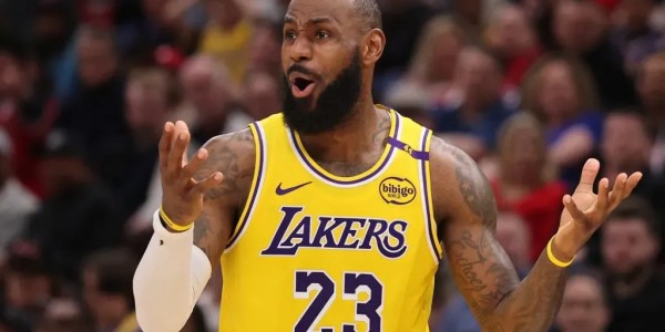 mk体育官网-内讧传闻推动詹皇离开湖人？名记：勒布朗或最终和库里联手