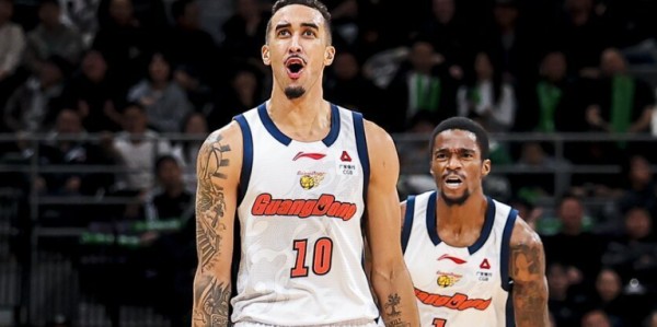 mk体育官方网站-15分30分39分！一夜3门惨案，黑马再爆大冷，让积分榜彻底乱套